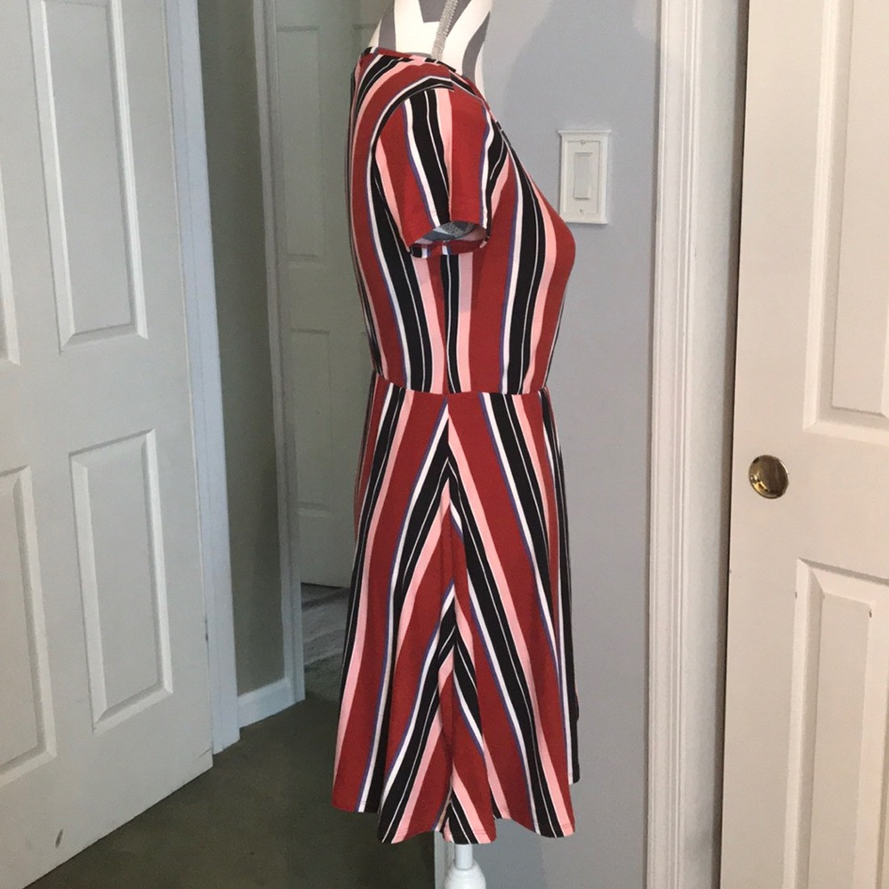 Dress - Picture 2 of 5